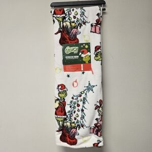 The Grinch Dr. Seuss Oversized Throw Blanket Santa Grinch Christmas tree White
